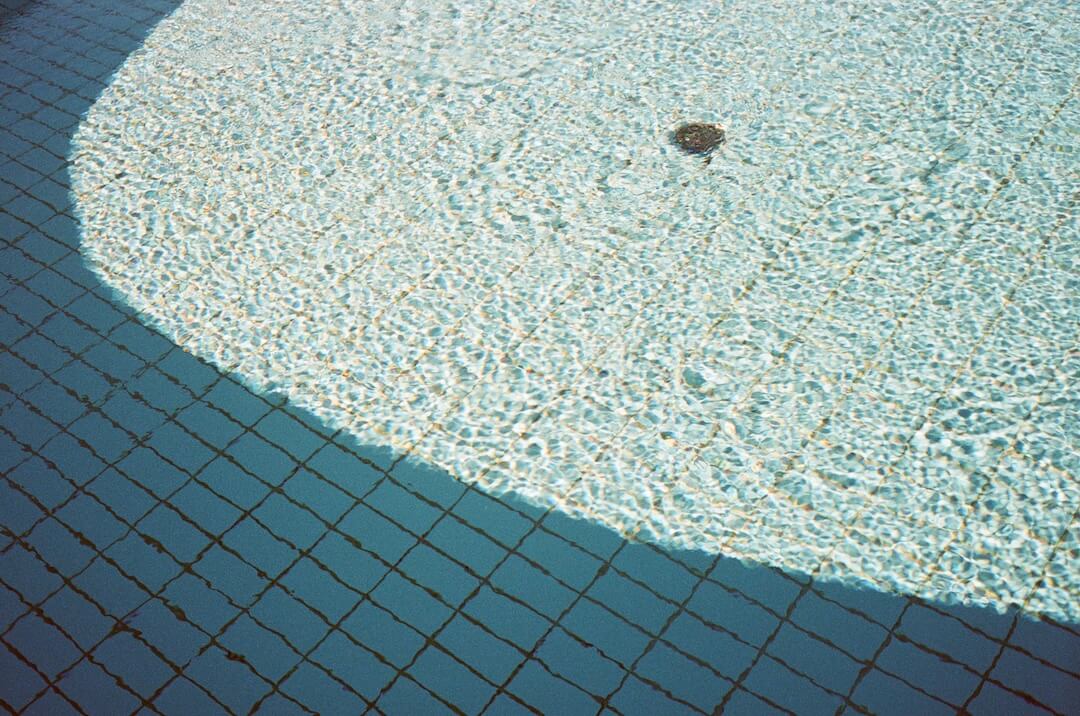 Tips for Maintaining a Clean Tanning Ledge Between Services Image
